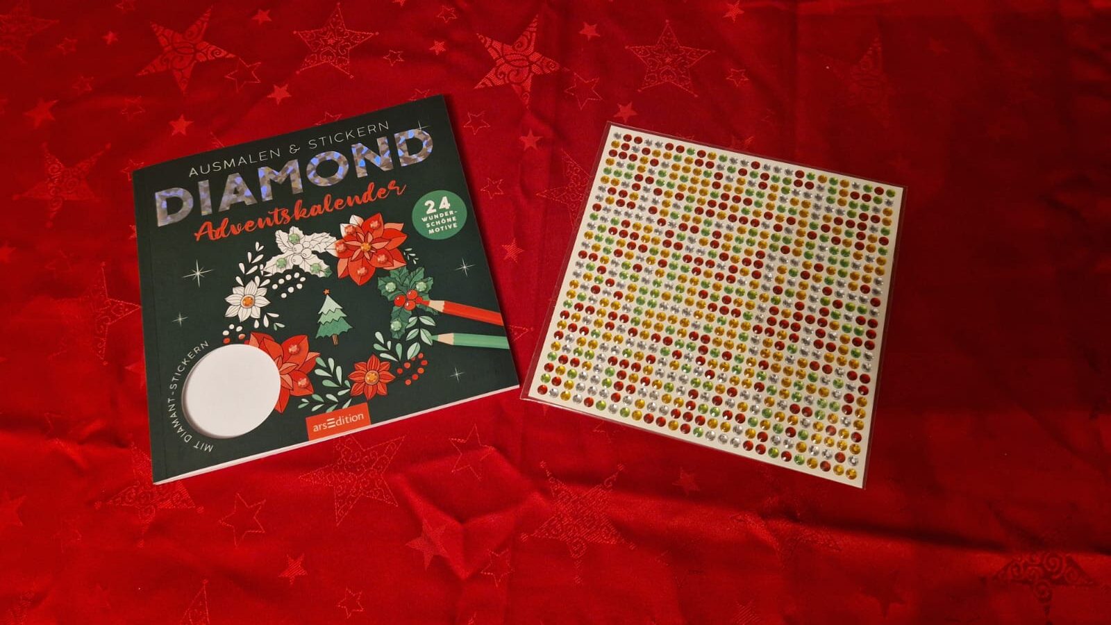 arsEdition Diamond Adventskalender mit danebenliegendem Bogen bunter Glitzersticker