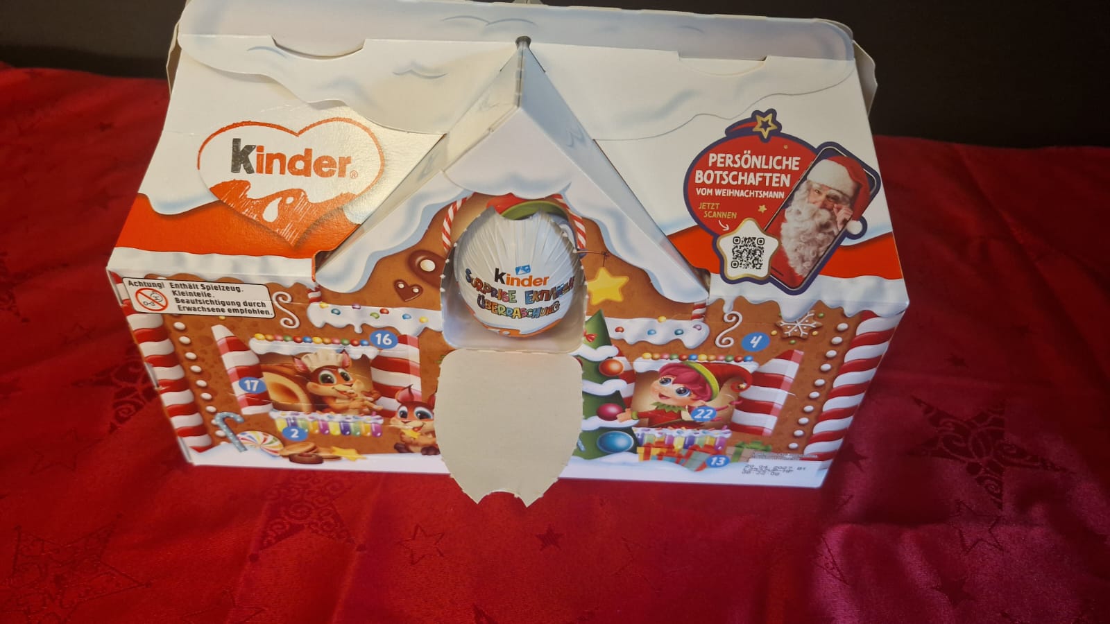 Kinder Adventskalender 2026 mit geöffneten Türchen