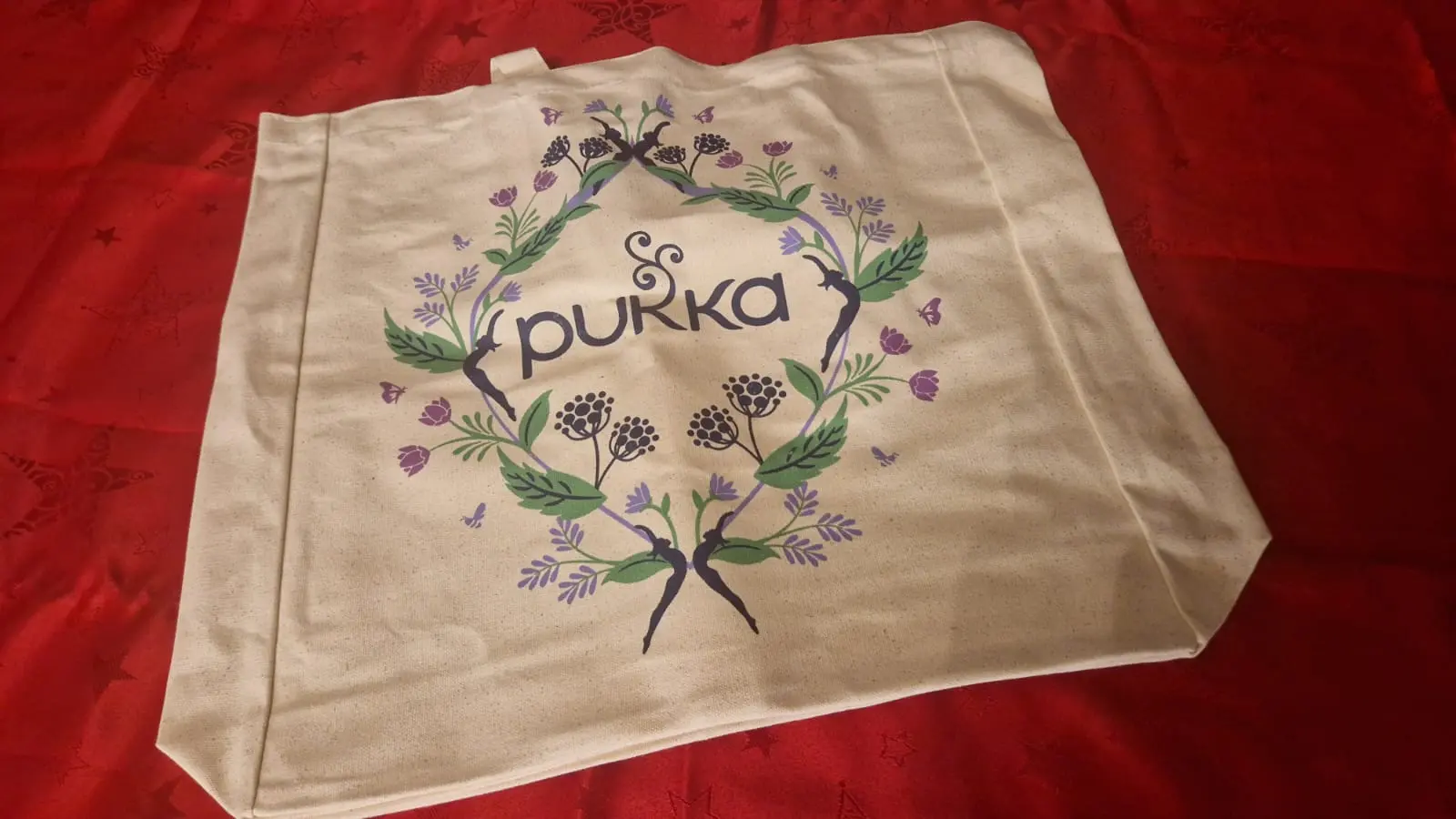 Pukka-Stofftasche als zusätzliche PR-Beigabe, nicht Bestandteil des Adventskalenders