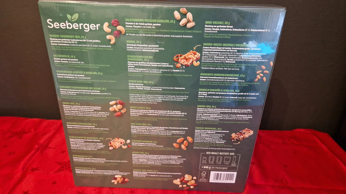 Rückseite des Seeberger Adventskalenders 2026 mit Produktliste, Zutaten und 645 Gramm Gesamtfüllmenge