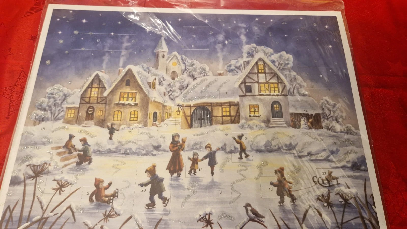 Nostalgischer Sellmer Adventskalender mit verschneitem Dorf